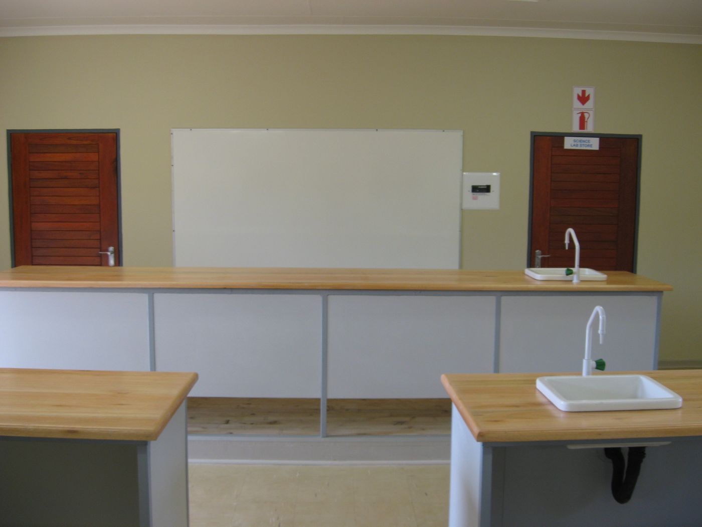 IDT New School Library & 2 New School — photograph 4